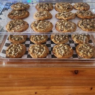 BIG MIC'S CHOCOLATE CHIP COOKIES
