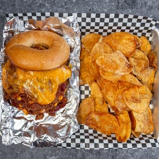 CHILI CHEESEBURGER