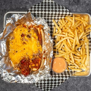 BIG MIC'S CHILI CHEESE DOG
