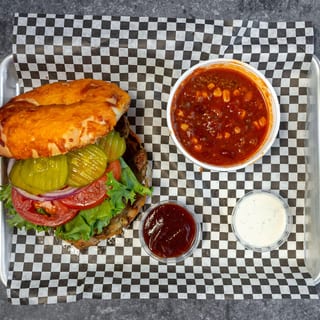 BBQ CHICKEN SANDWICH w/TATER CHIPS