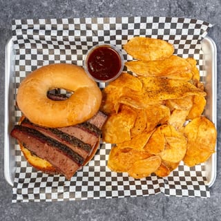 SMOKED BRISKET SANDWICH w/TATER CHIPS